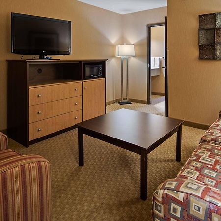 Crandon Inn & Suites エクステリア 写真