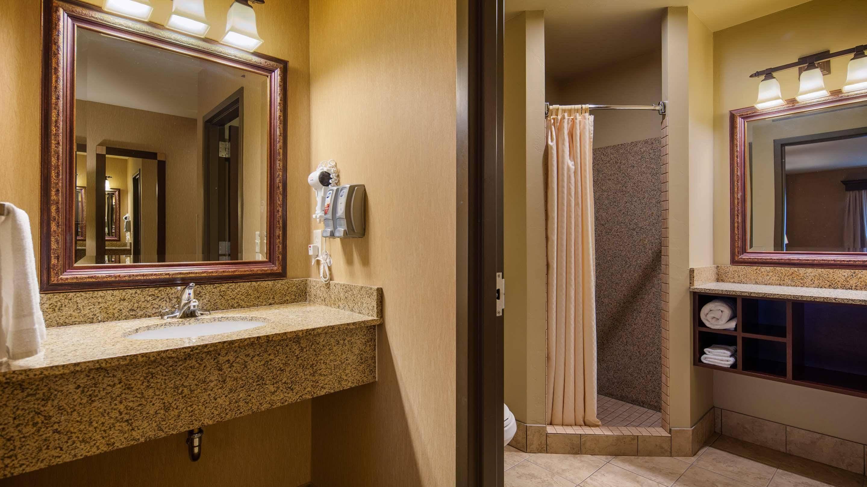 Crandon Inn & Suites エクステリア 写真