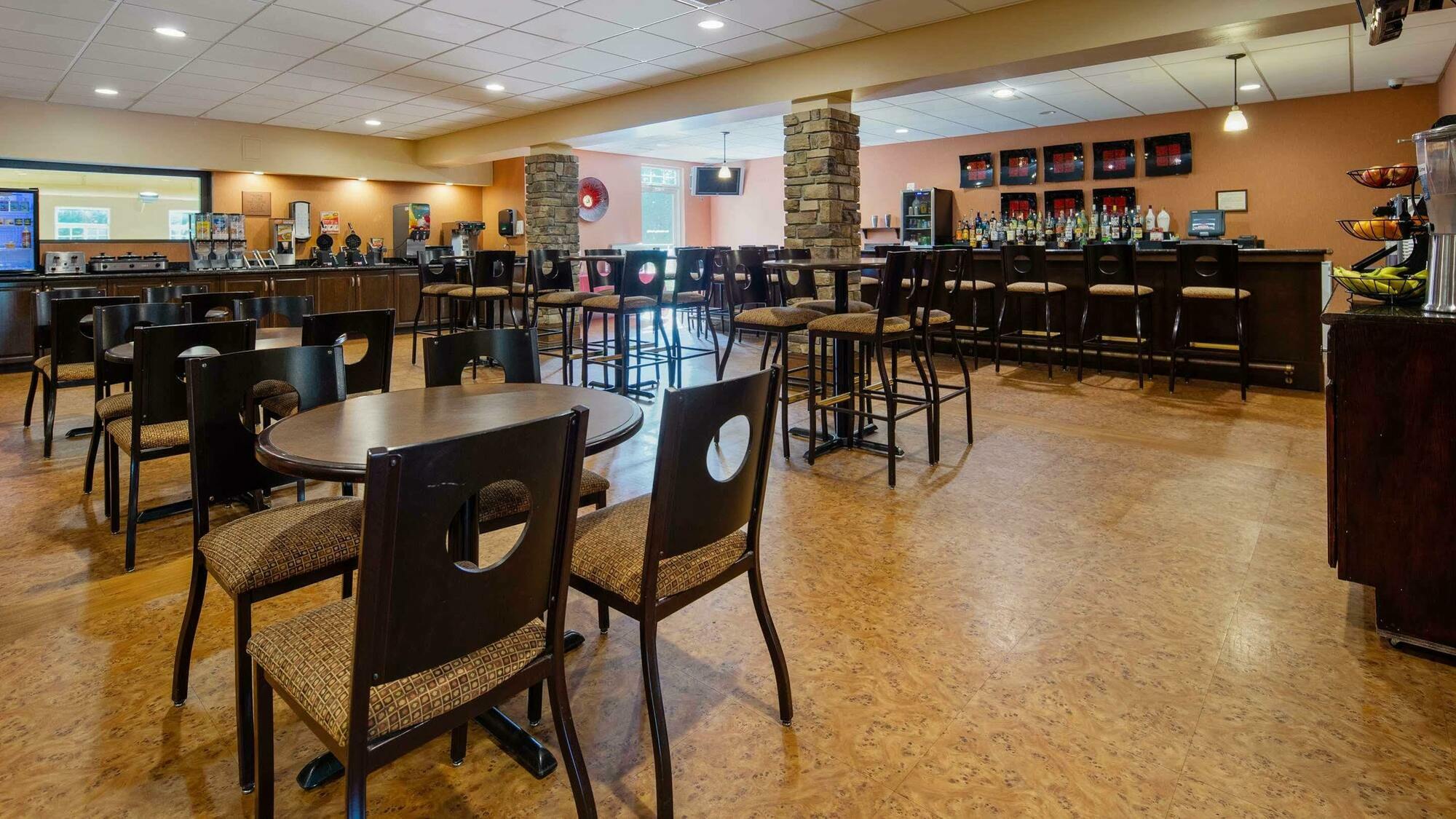 Crandon Inn & Suites エクステリア 写真